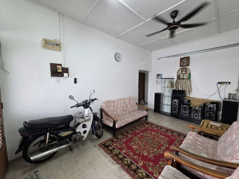 1-storey Terraced House for Sale in Taman Dusun Jaya (Semenyih) - Maznee Realtor - Living Room - PropertyGuru.com.my