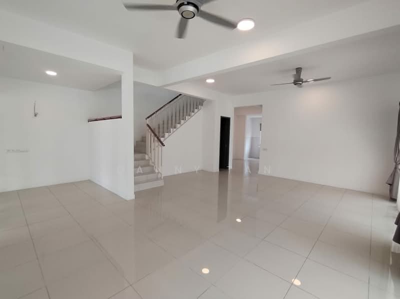 2-storey Terraced House for Sale in Bandar Saujana Putra (Tanjong Duabelas) - Danny Tan - Living Room - PropertyGuru.com.my