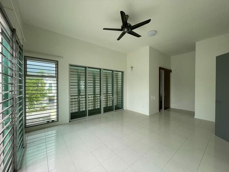 2-storey Terraced House for Sale in Bandar Saujana Putra (Tanjong Duabelas) - Danny Tan - Living Room - PropertyGuru.com.my