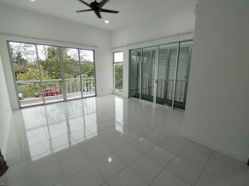 2-storey Terraced House for Sale in Bandar Saujana Putra (Tanjong Duabelas) - Danny Tan - Living Room - PropertyGuru.com.my