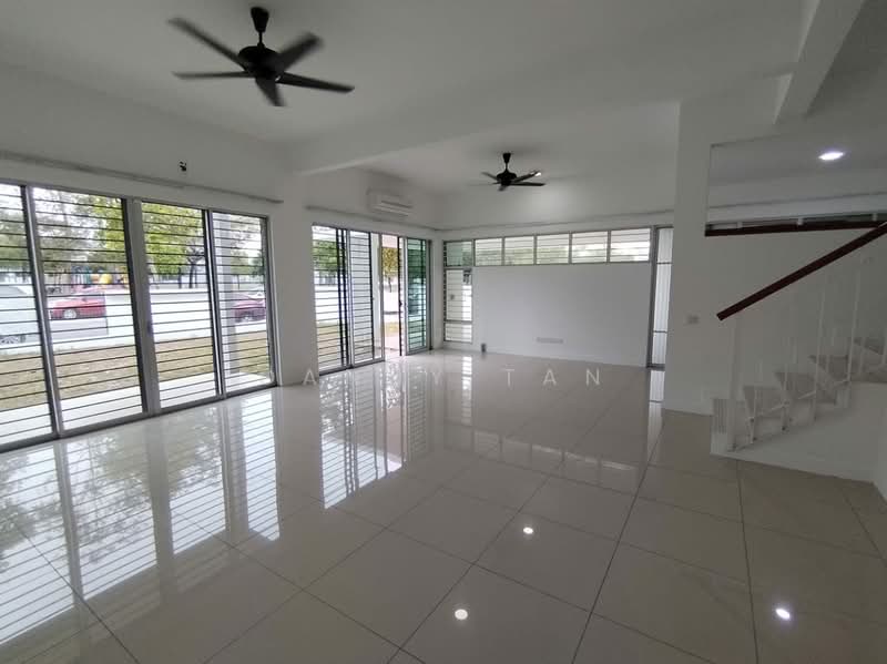 2-storey Terraced House for Sale in Bandar Saujana Putra (Tanjong Duabelas) - Danny Tan - Living Room - PropertyGuru.com.my