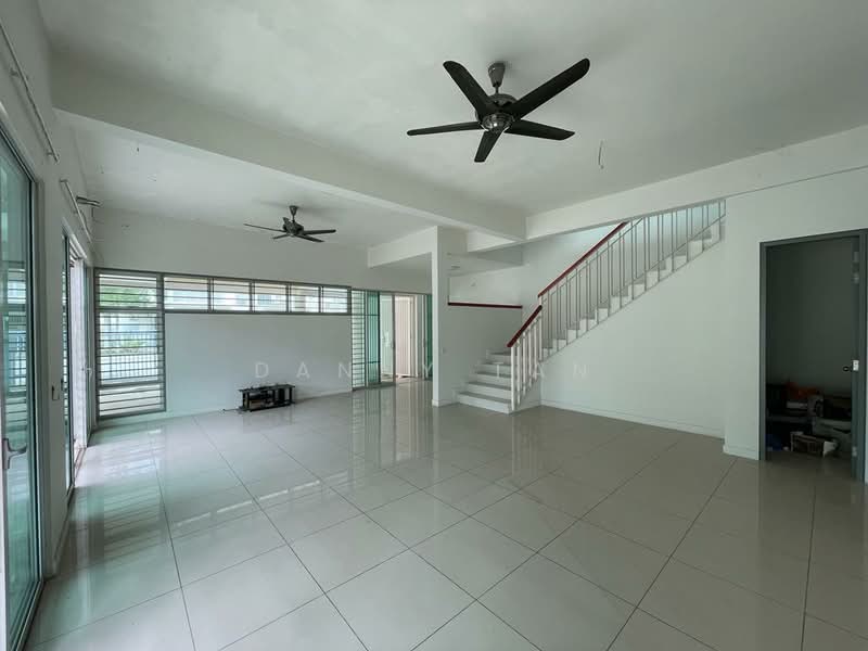 2-storey Terraced House for Sale in Bandar Saujana Putra (Tanjong Duabelas) - Danny Tan - Living Room - PropertyGuru.com.my
