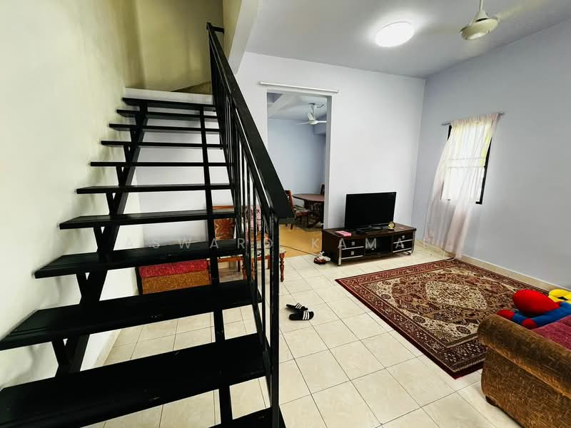 2-storey Terraced House for Sale in Bandar Springhill (Jimah) - Asward Kamal - Living Room - PropertyGuru.com.my