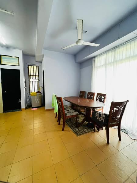 2-storey Terraced House for Sale in Bandar Springhill (Jimah) - Asward Kamal - Dining Room - PropertyGuru.com.my