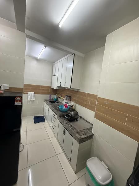 Service Residence for Sale at 8Scape Residence @ Sutera - Gloson Ten - Kitchen - PropertyGuru.com.my