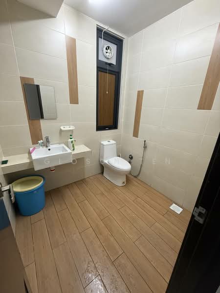 Service Residence for Sale at 8Scape Residence @ Sutera - Gloson Ten - Bathroom - PropertyGuru.com.my