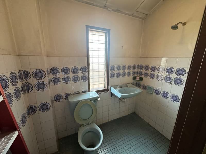 2-storey Terraced House for Sale in Taman Bukit Maluri (Kepong) - Ken Lai - Bathroom - PropertyGuru.com.my