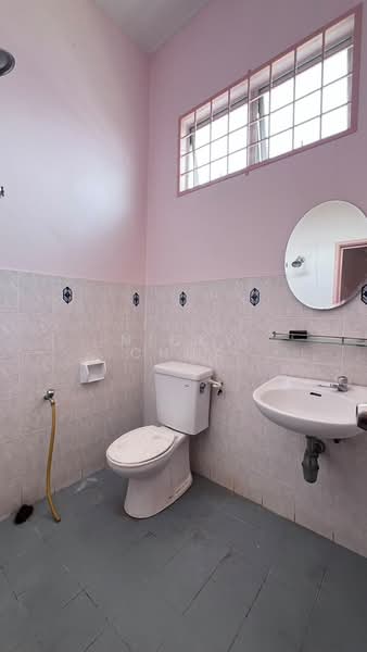 Rumah Banglo untuk Disewa di Taman Rasah Kemayan (Rasah) - Nicky Chua - Bathroom - PropertyGuru.com.my
