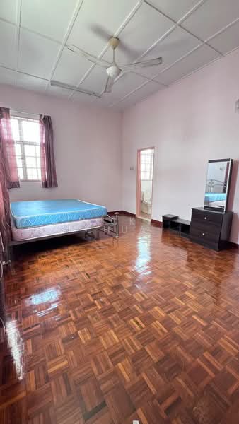 Rumah Banglo untuk Disewa di Taman Rasah Kemayan (Rasah) - Nicky Chua - Bedroom - PropertyGuru.com.my