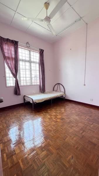 Rumah Banglo untuk Disewa di Taman Rasah Kemayan (Rasah) - Nicky Chua - Bedroom - PropertyGuru.com.my
