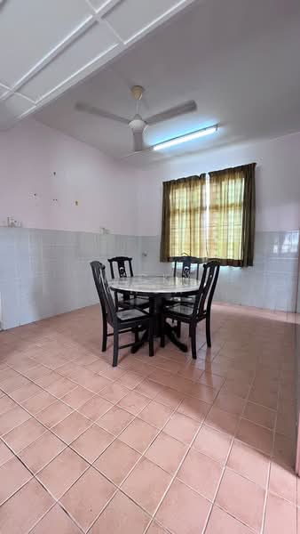Rumah Banglo untuk Disewa di Taman Rasah Kemayan (Rasah) - Nicky Chua - Dining Room - PropertyGuru.com.my
