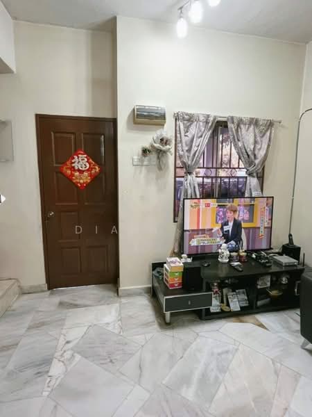 Rumah Teres 2 Tingkat untuk Dijual di Taman Sri Sentosa (Klang) - Diana See - Living Room - PropertyGuru.com.my