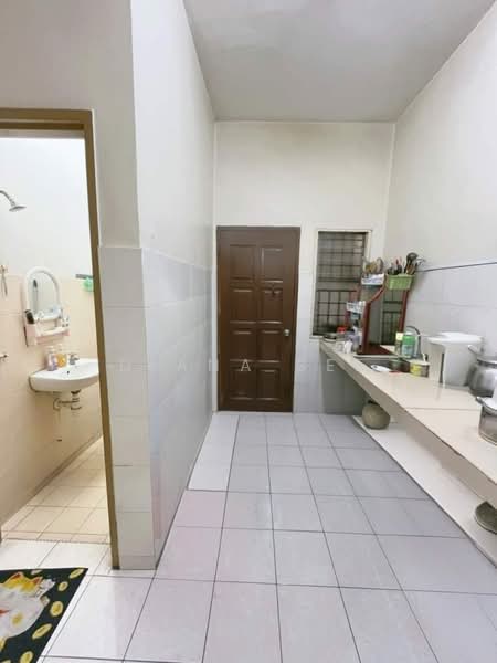 Rumah Teres 2 Tingkat untuk Dijual di Taman Sri Sentosa (Klang) - Diana See - Kitchen - PropertyGuru.com.my