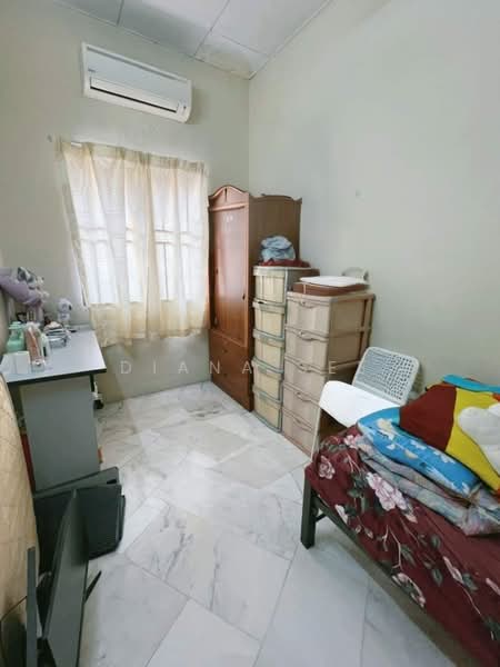 Rumah Teres 2 Tingkat untuk Dijual di Taman Sri Sentosa (Klang) - Diana See - Bedroom - PropertyGuru.com.my