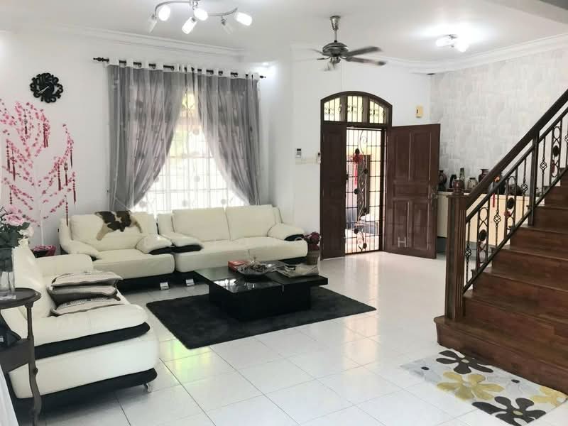 Rumah Berkembar untuk Dijual di Taman Pelangi Indah (Ulu Tiram) - Ee Fong Toh - Living Room - PropertyGuru.com.my