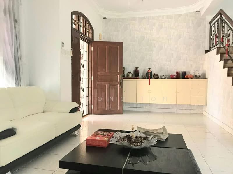 Rumah Berkembar untuk Dijual di Taman Pelangi Indah (Ulu Tiram) - Ee Fong Toh - Living Room - PropertyGuru.com.my