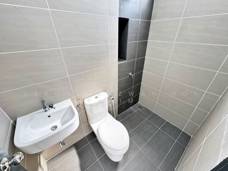 2-storey Terraced House for Sale in Alam Sari (Bangi) - Herman Sazwan Nor Rahim - Bathroom - PropertyGuru.com.my