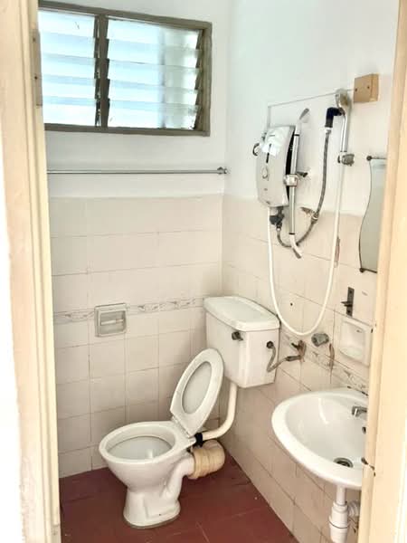 Pangsapuri untuk Dijual di Gambier Heights - Andy Lee - Bathroom - PropertyGuru.com.my