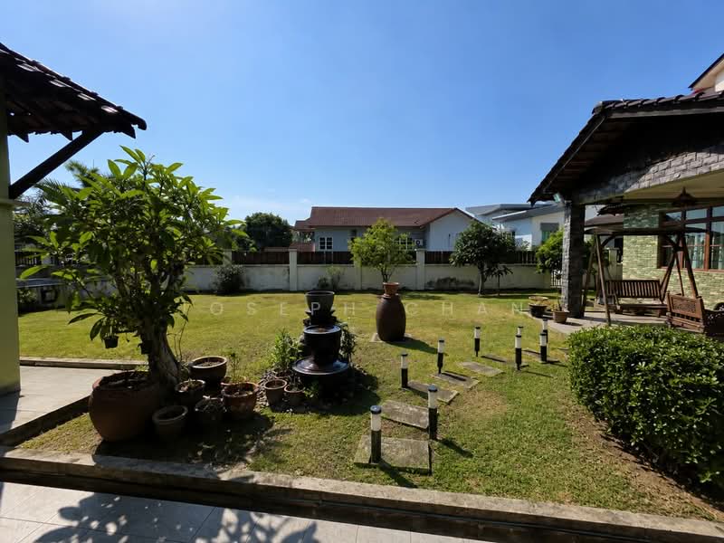 Bungalow for Sale in Seksyen 8 (Shah Alam) - Joseph Chan - Garden - PropertyGuru.com.my