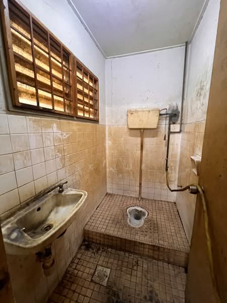 Factory for Rent in Bukit Sentosa (Rawang) - SK Luk - Bathroom - PropertyGuru.com.my