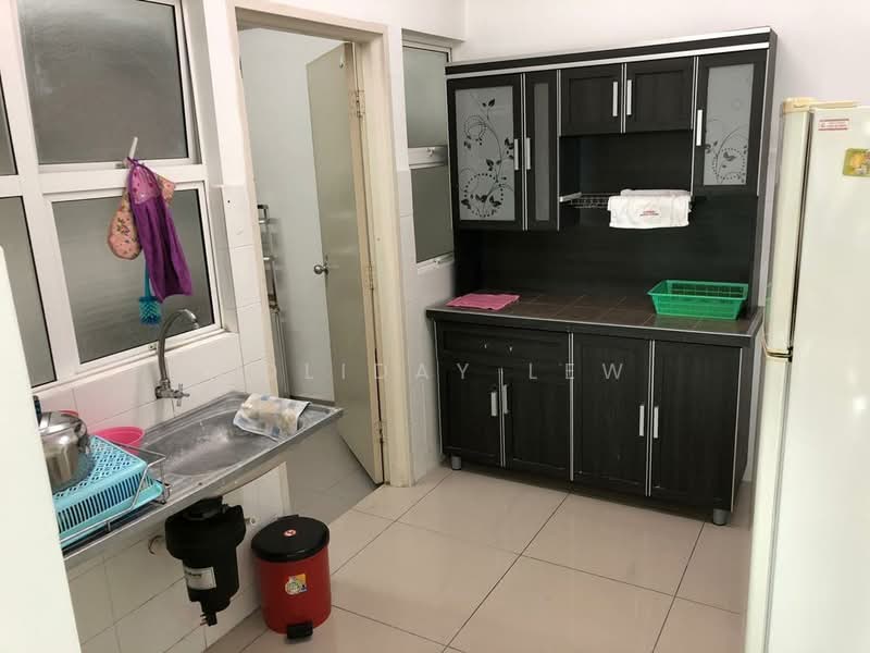 Condominium for Rent at The Zest @ Kinrara 9 - Holiday Lew - Kitchen - PropertyGuru.com.my