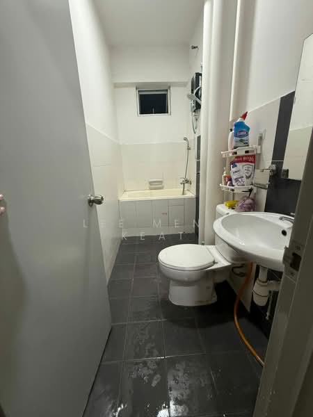 Apartment for Rent at Pinang Laguna - Lee Meng Keat - Bathroom - PropertyGuru.com.my