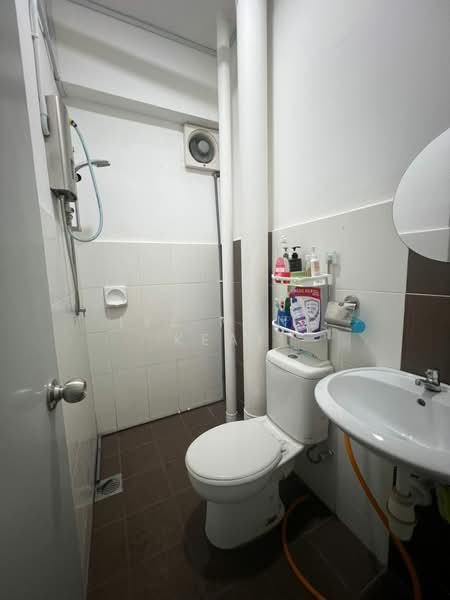 Apartment for Rent at Pinang Laguna - Lee Meng Keat - Bathroom - PropertyGuru.com.my