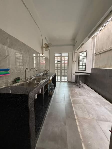 Rumah Berkembar untuk Disewa di Taman Impian Emas (Skudai) - Suny Sior - Kitchen - PropertyGuru.com.my