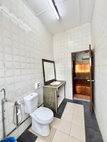 2-storey Terraced House for Sale in Taman Cempaka (Ampang) - Affan Syahir - Bathroom - PropertyGuru.com.my