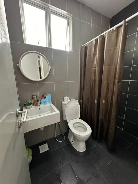 Servis Apartment untuk Dijual di Skysuites @ Meldrum Hills - Melinda Ee - Bathroom - PropertyGuru.com.my