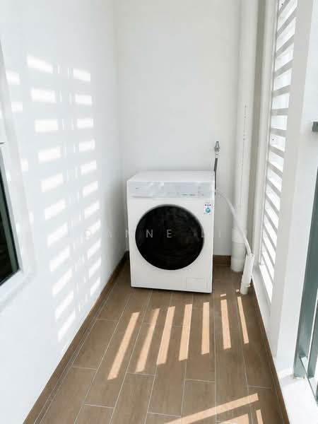 Kondominium untuk Disewa di Lucerne Residences - Joanne Liw - Balcony - PropertyGuru.com.my