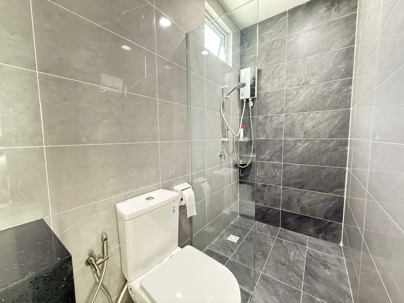 Kondominium untuk Disewa di Lucerne Residences - Joanne Liw - Bathroom - PropertyGuru.com.my