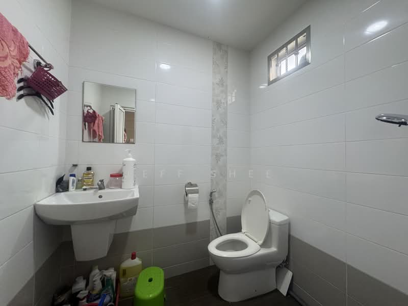Rumah Teres 2 Tingkat untuk Dijual di Taman Pelangi (Johor Bahru) - Jeff Shee - Bathroom - PropertyGuru.com.my