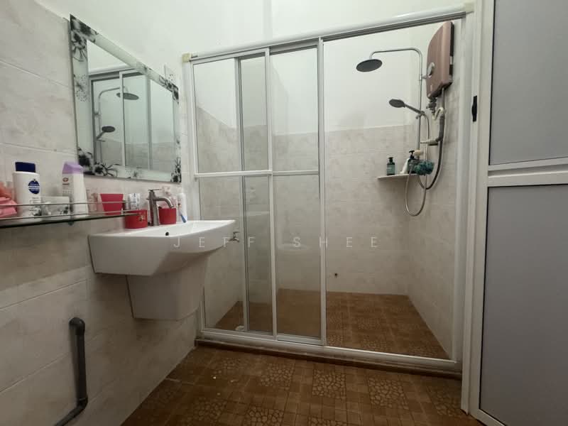 Rumah Teres 2 Tingkat untuk Dijual di Taman Pelangi (Johor Bahru) - Jeff Shee - Bathroom - PropertyGuru.com.my