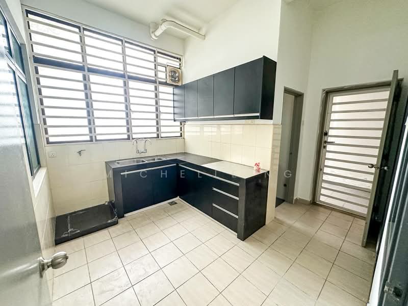 Kondominium untuk Dijual di Riverdale @ Usj One Park - Michelle Ng - Kitchen - PropertyGuru.com.my