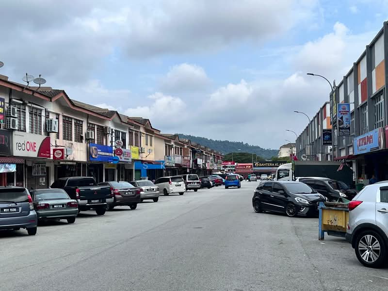 Shop for Rent in (Bukit Sentosa) Seksyen Bs1 (Serendah) - SK Luk - Exterior - PropertyGuru.com.my