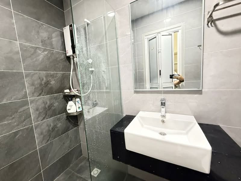 Kondominium untuk Disewa di Lucerne Residences - Joanne Liw - Bathroom - PropertyGuru.com.my