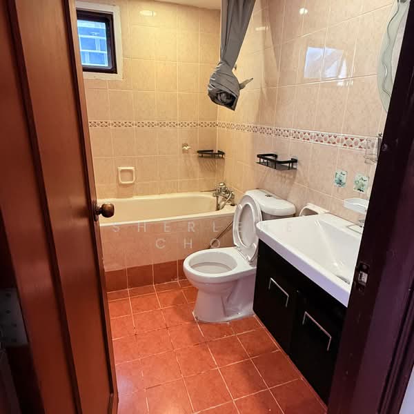 Kondominium untuk Disewa di Gurney Park Condominium - Sherlene Choo - Bathroom - PropertyGuru.com.my