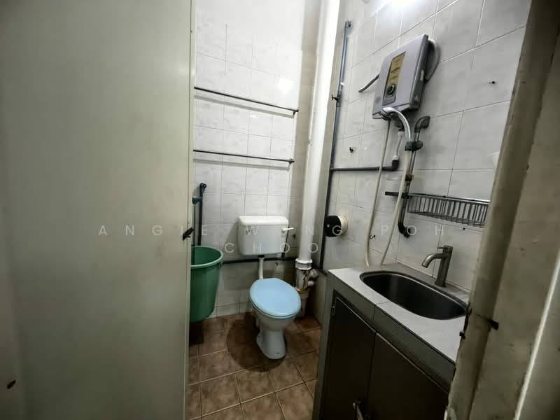 2.5-storey Terraced House for Sale in Bandar Baru Sri Petaling (Sri Petaling) - Angie Wong Poh Choo - Bathroom - PropertyGuru.com.my