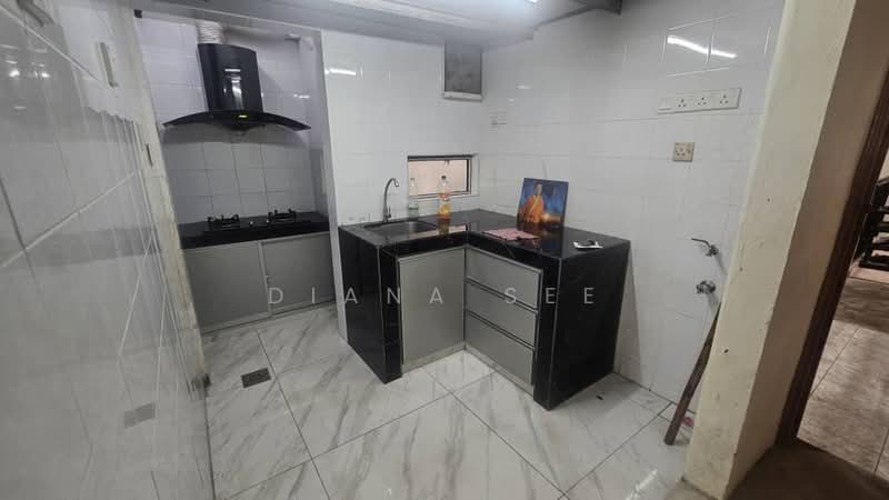 Pangsapuri untuk Dijual di Taman Kapar Setia - Diana See - Kitchen - PropertyGuru.com.my