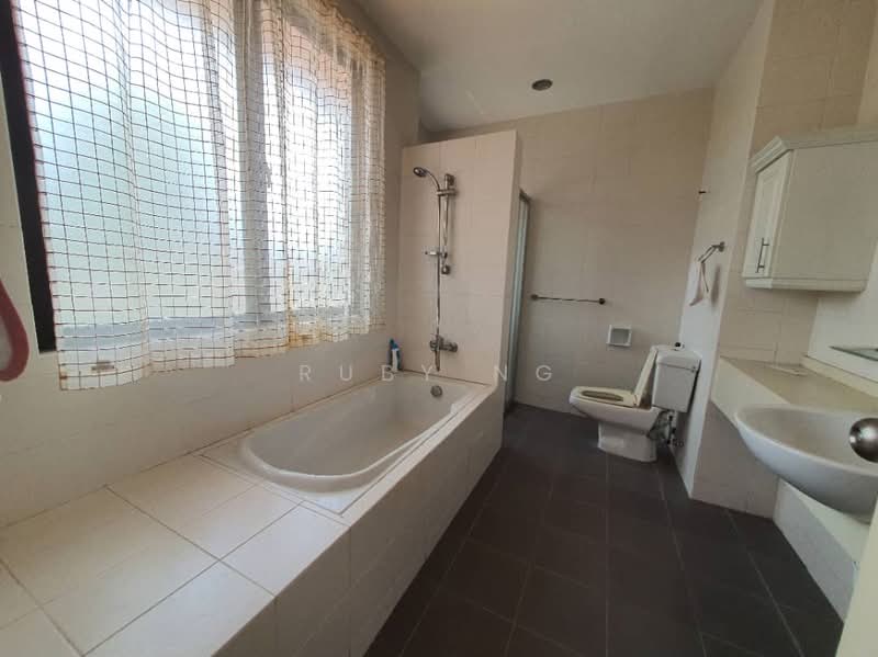 Rumah Berkembar untuk Dijual di Glenmarie Cove (Klang) - Ruby Ng - Bathroom - PropertyGuru.com.my