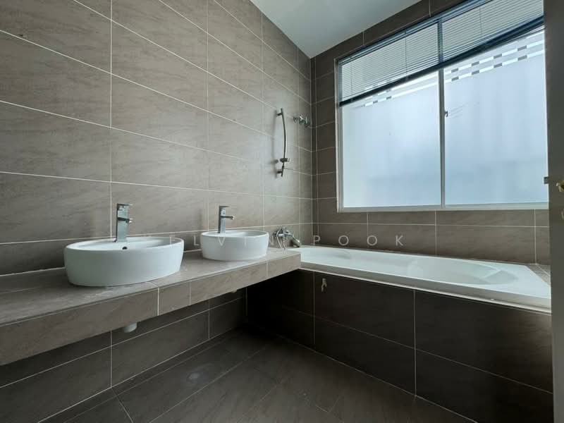 Rumah Berkembar untuk Dijual di Garden Residence (Cyberjaya) - Kelvin Pook - Bathroom - PropertyGuru.com.my