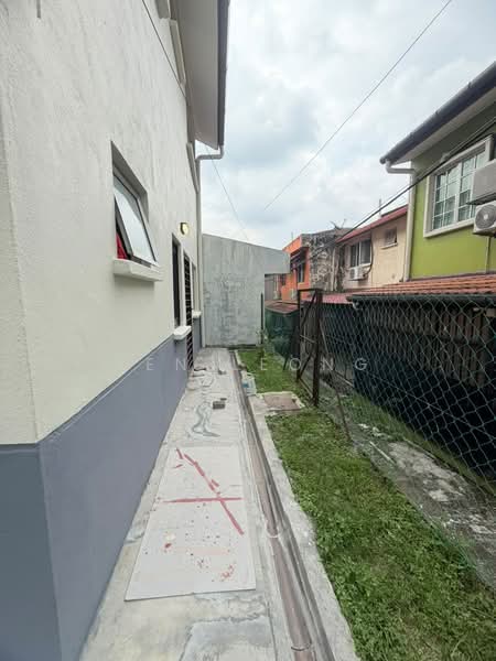 Rumah Teres untuk Dijual di Bandar Putra Permai (Seri Kembangan) - Ken Leong - Exterior - PropertyGuru.com.my