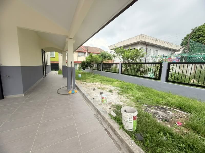 Rumah Teres untuk Dijual di Bandar Putra Permai (Seri Kembangan) - Ken Leong - Exterior - PropertyGuru.com.my
