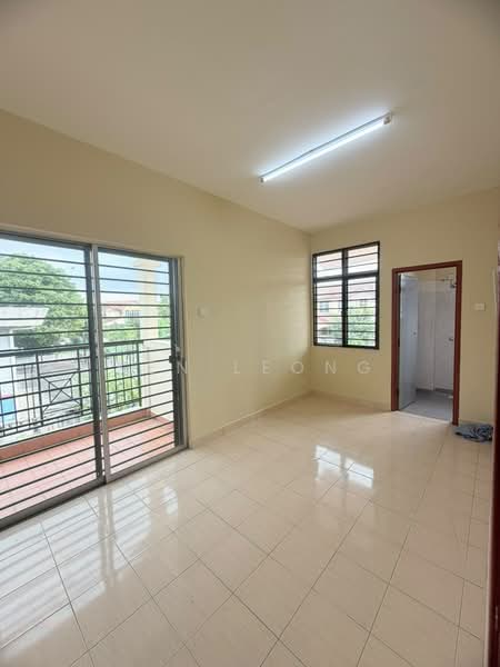 Rumah Teres untuk Dijual di Bandar Putra Permai (Seri Kembangan) - Ken Leong - Balcony - PropertyGuru.com.my