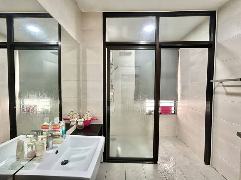 Rumah Teres 2 Tingkat untuk Dijual di Shah Alam (Selangor) - Syukor Hartanah - Bathroom - PropertyGuru.com.my