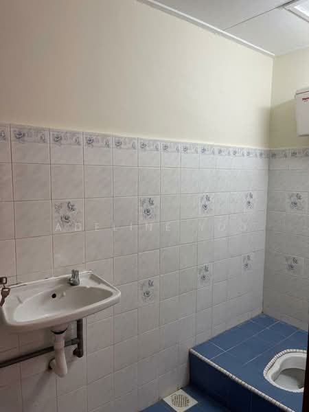 Pangsapuri untuk Dijual di Subang Perdana Goodyear Court 8 - Adeline Yoo - Bathroom - PropertyGuru.com.my
