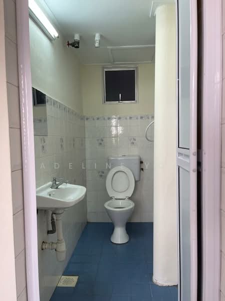 Pangsapuri untuk Dijual di Subang Perdana Goodyear Court 8 - Adeline Yoo - Bathroom - PropertyGuru.com.my