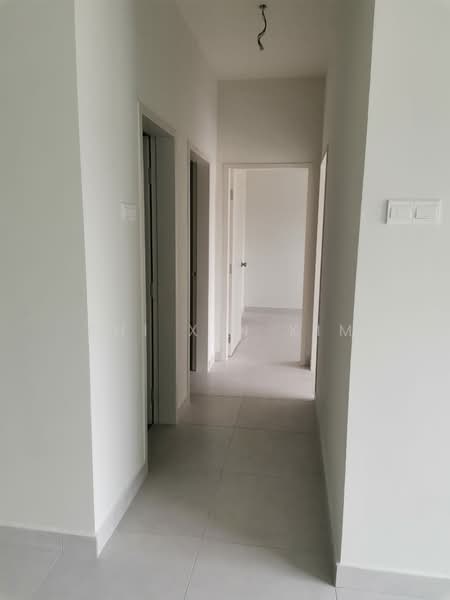Service Residence for Sale at Majestic Maxim - Shi Xin Kim - Corridor - PropertyGuru.com.my