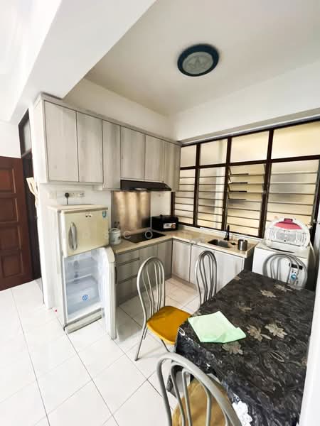 Rumah Flat untuk Disewa di Taman Jubilee Phase 1 - Bosco Teoh - Kitchen - PropertyGuru.com.my